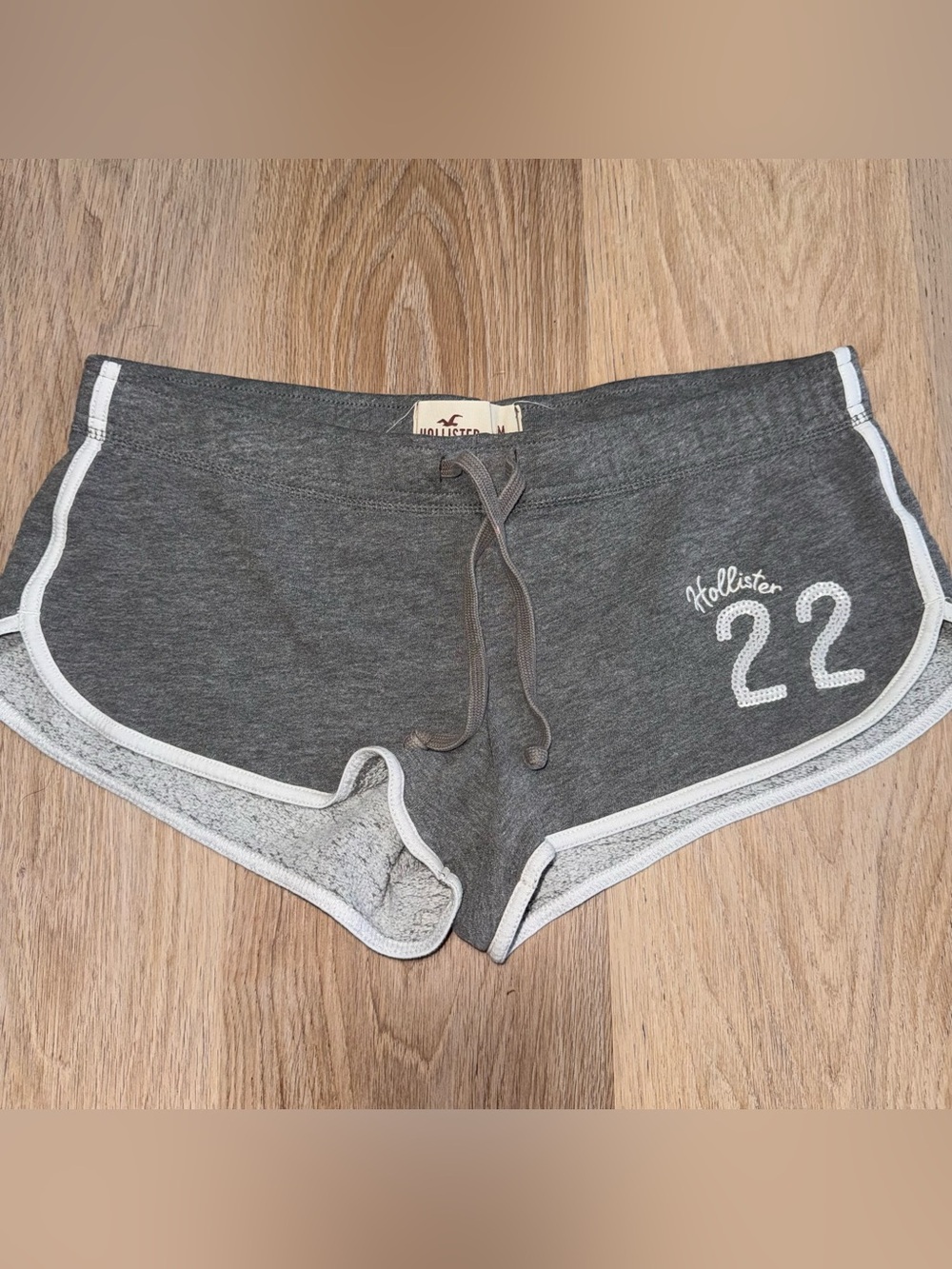 Hollister Gray & White Y2K Mini Shorts - Size Medium